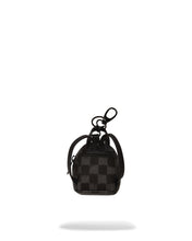 DRIPPING SHARKS IN PARIS
KEYCHAIN 910K7973NSZ