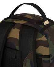 SHARK CENTRAL CAMO DLXS
BACKPACK 910B7163NSZ